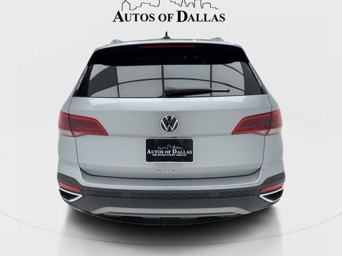 Used 2023 Volkswagen Taos SE w/ Panoramic Sunroof Package FWD image 9