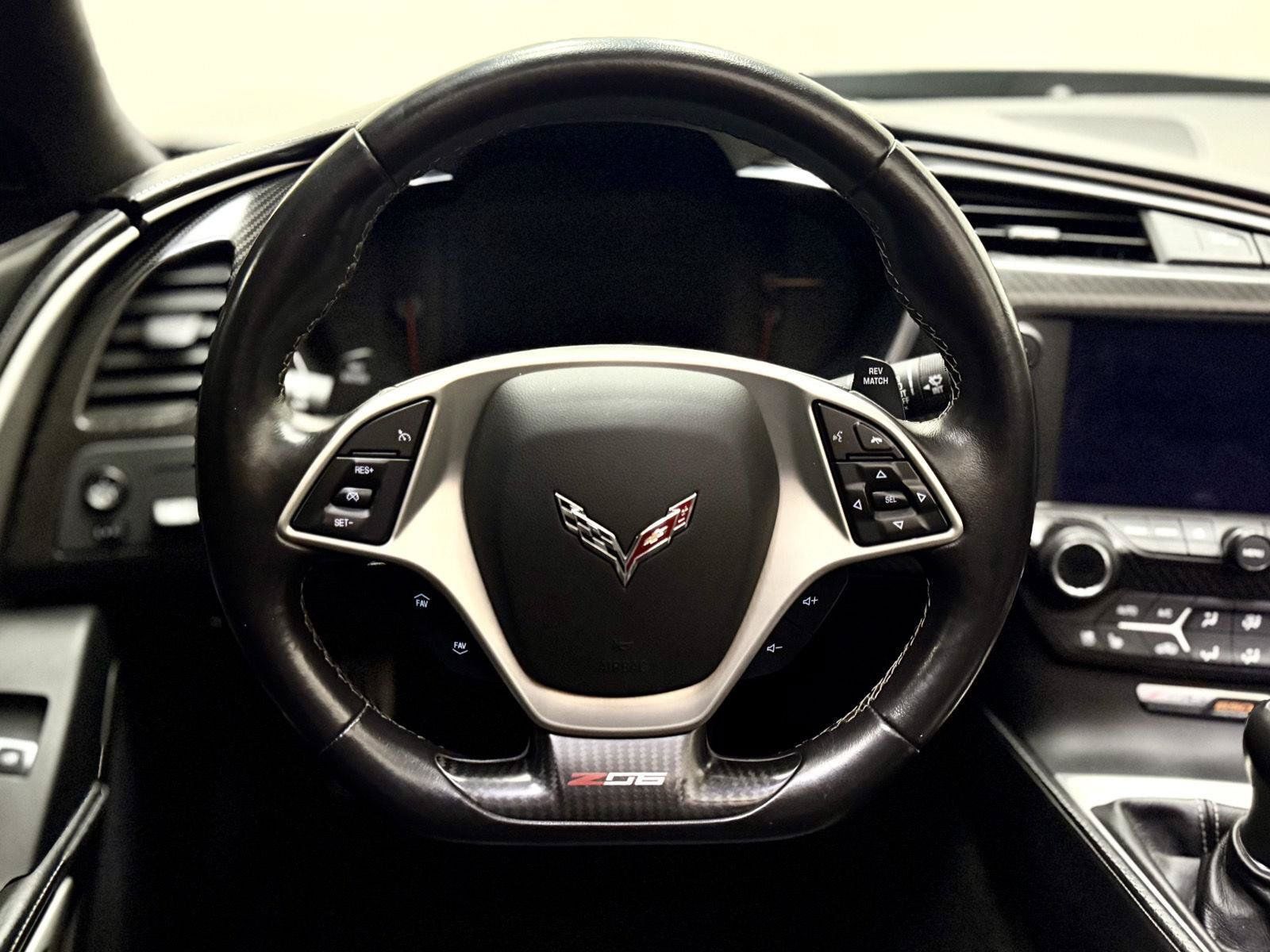 Used 2015 Chevrolet Corvette Z06 w/ 3LZ Preferred Equipment Group RWD image 19