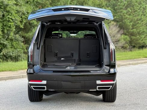 Used 2026 Cadillac Escalade Luxury w/ LPO, Floor Liner Package AWD/4WD image 16