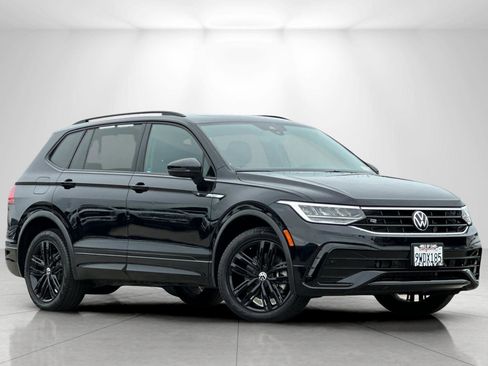 Used 2022 Volkswagen Tiguan SE R-Line image 1