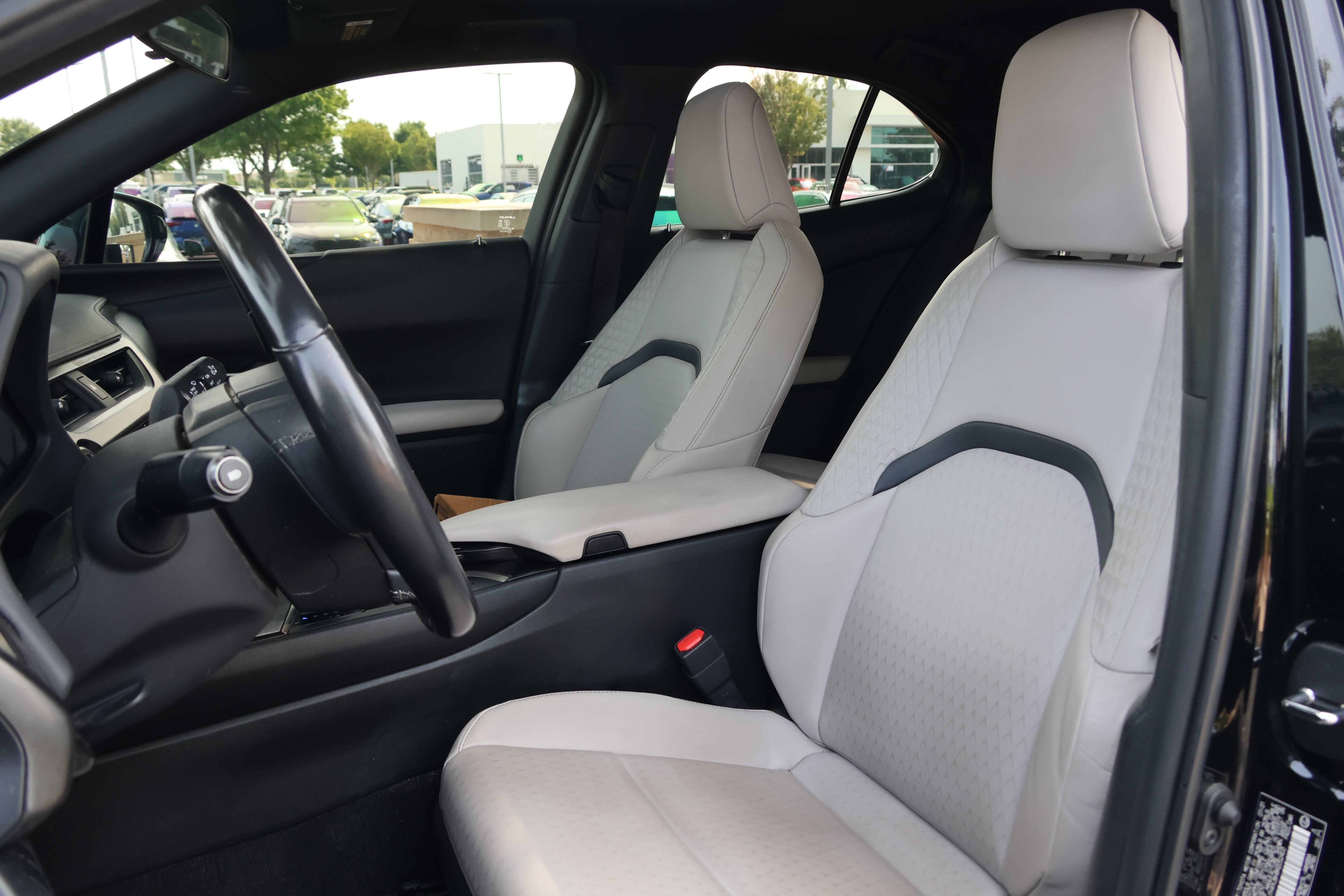 Used 2021 Lexus UX 250h w/ Accessory Package (Z1) AWD/4WD image 32