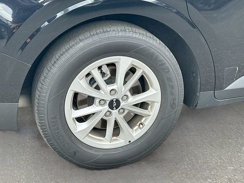 Used 2024 Kia Carnival LX FWD image 31