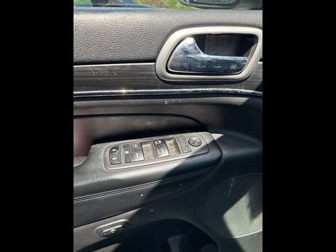 Used 2019 Jeep Grand Cherokee Limited AWD/4WD image 17