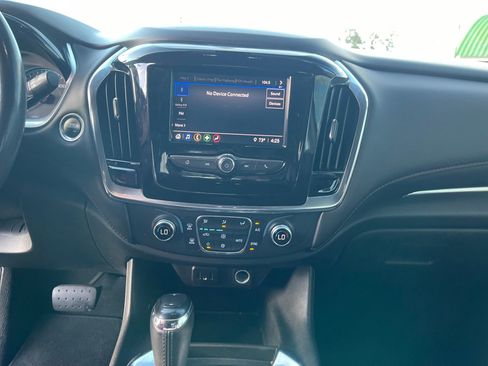 Used 2020 Chevrolet Traverse LT image 17
