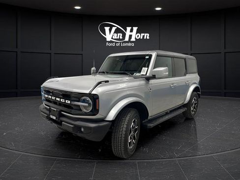 Used 2024 Ford Bronco Outer Banks AWD/4WD image 3
