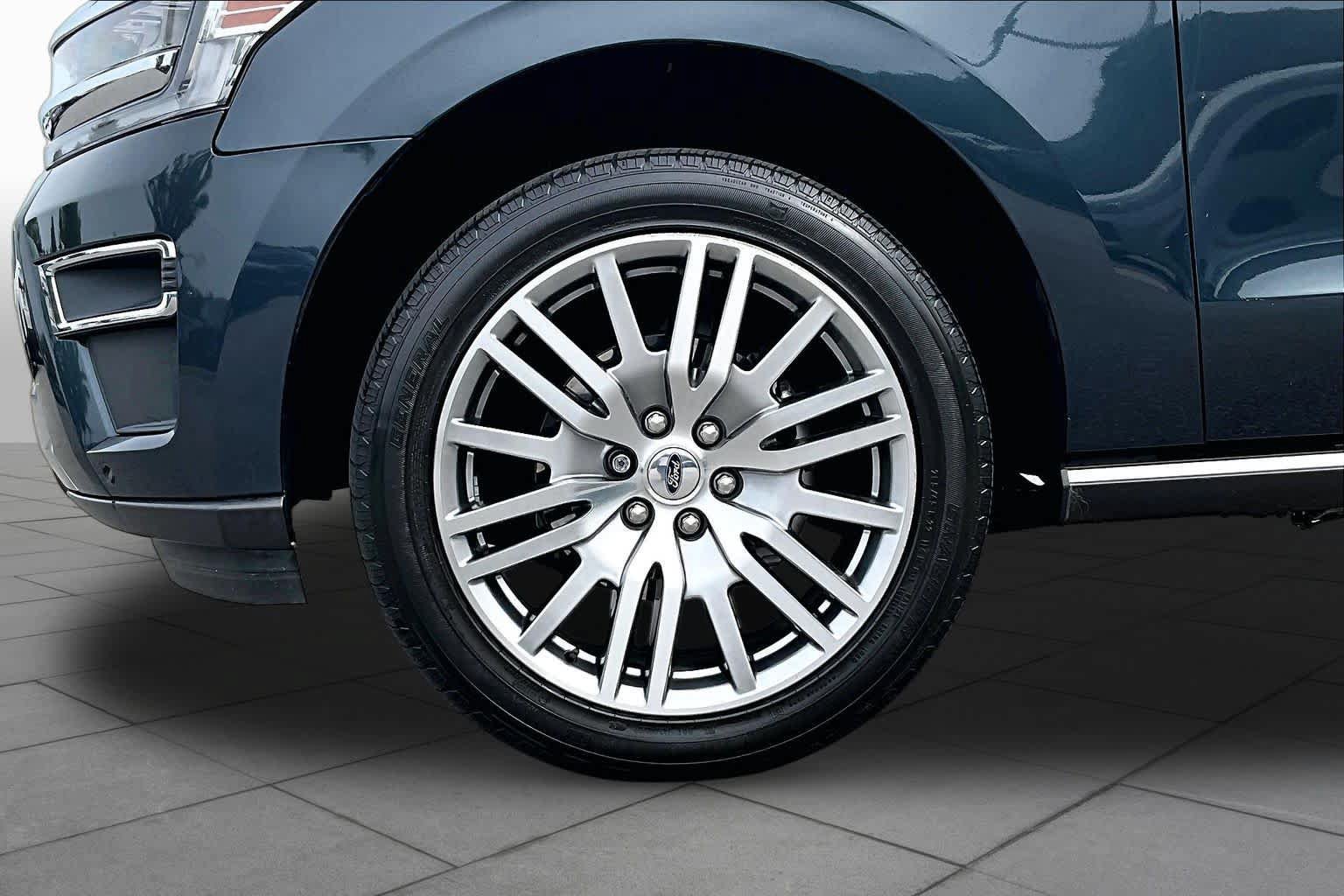 Used 2024 Ford Expedition Limited RWD image 10