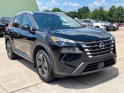 Used 2026 Nissan Rogue SV w/ SV Premium Package FWD image 2
