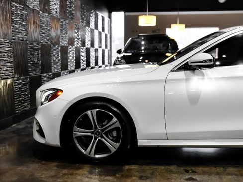 Used 2019 Mercedes-Benz E 300 4MATIC image 12