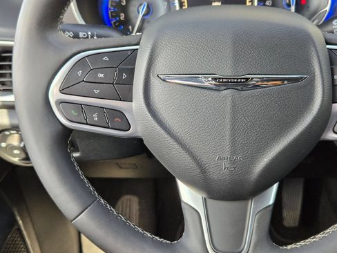 Used 2025 Chrysler Pacifica Select FWD image 21