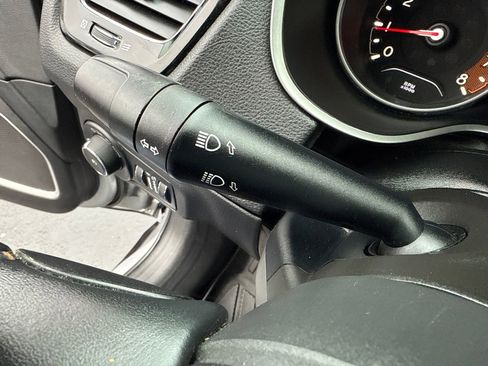 Used 2020 Jeep Compass Limited image 29