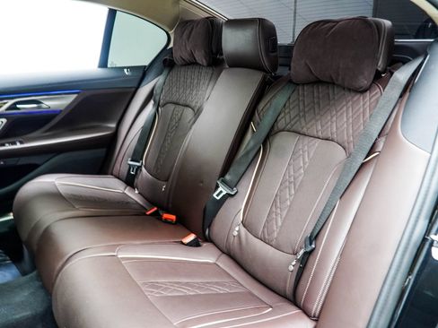 Used 2022 BMW 750i xDrive w/ Luxury Rear Seating Package AWD/4WD image 46