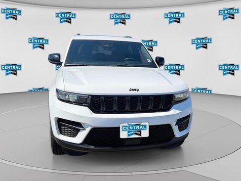 Used 2023 Jeep Grand Cherokee Altitude AWD/4WD image 9