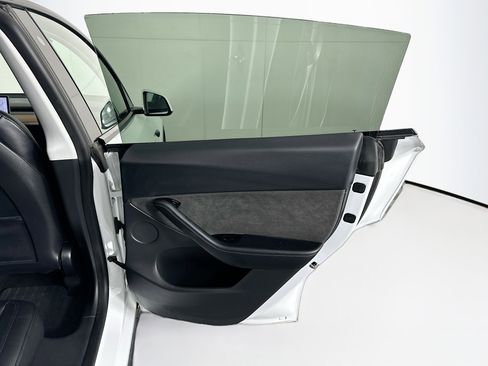 Used 2020 Tesla Model Y Long Range image 29