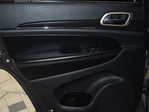 Used 2017 Jeep Grand Cherokee Limited image 46