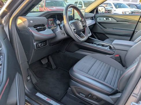 Used 2025 Ford Explorer ST-Line w/ Premium Package image 7