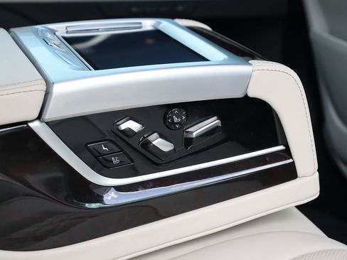 Used 2019 BMW 750i xDrive w/ Luxury Rear Seating Package image 55