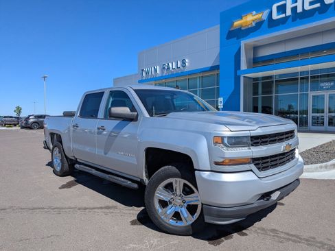 Used 2018 Chevrolet Silverado 1500 Custom w/ Custom Value Package AWD/4WD image 1