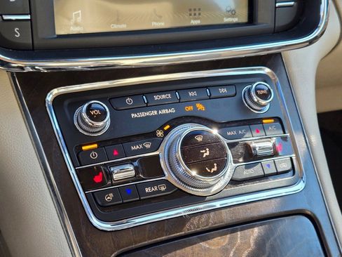 Used 2017 Lincoln Continental Select w/ Climate Package image 24