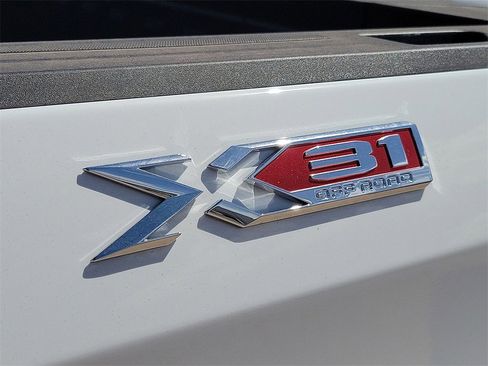 New 2025 GMC Sierra 1500 SLT image 11