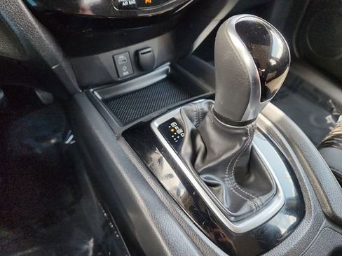 Used 2017 Nissan Rogue S FWD image 37