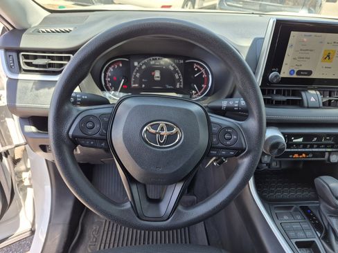 Used 2023 Toyota RAV4 LE AWD/4WD image 9