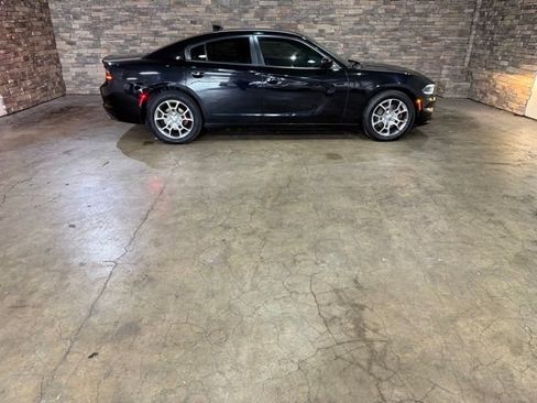 Used 2017 Dodge Charger SXT AWD/4WD image 4