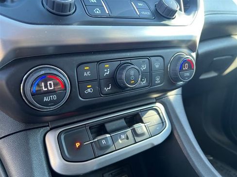 Used 2023 GMC Acadia SLT image 23