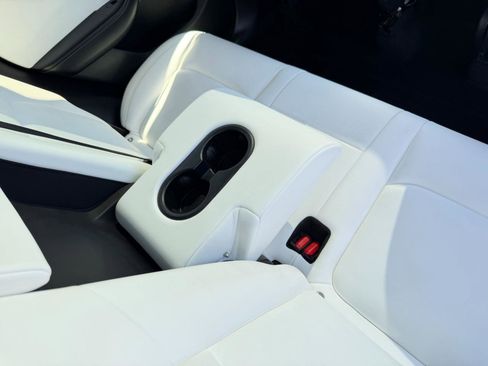 Used 2021 Tesla Model Y Long Range image 38