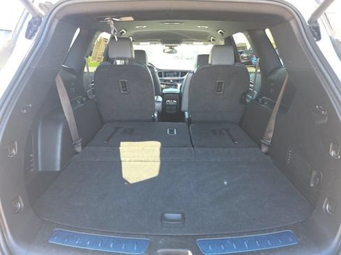 Used 2023 Buick Enclave Essence AWD/4WD image 26