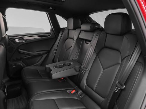 Certified 2025 Porsche Macan image 36