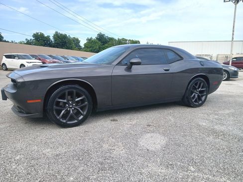 Used 2019 Dodge Challenger SXT w/ Blacktop Package RWD image 3