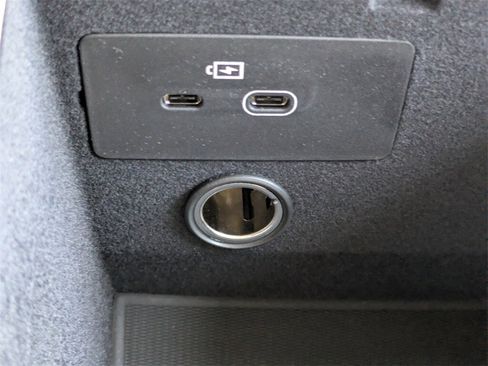 New 2026 Volvo XC90 B6 Plus w/ Protection Package Premier image 33