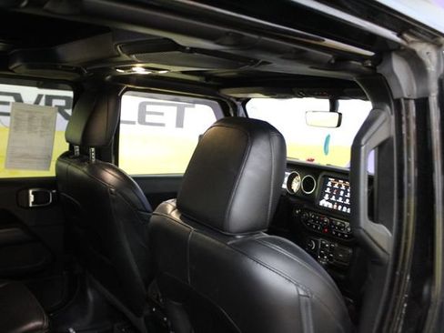 Used 2020 Jeep Wrangler Unlimited Sahara w/ Uconnect 4C Nav & Sound Group AWD/4WD image 10