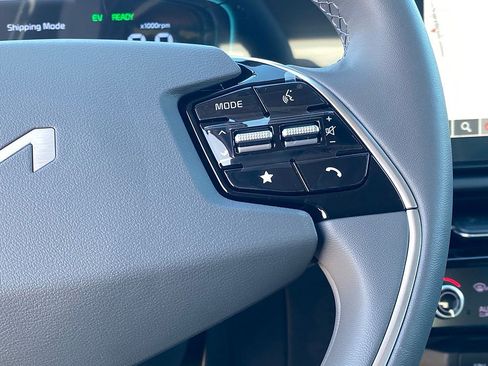 New 2026 Kia Niro EX FWD image 16