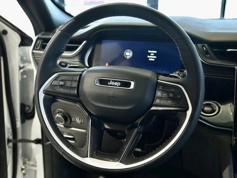 Used 2023 Jeep Grand Cherokee Altitude AWD/4WD image 18