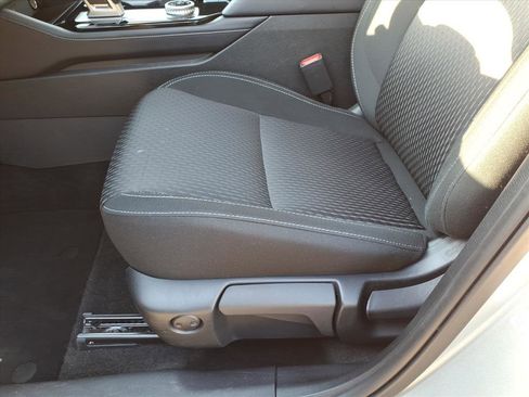 Used 2025 Mitsubishi Outlander ES image 16