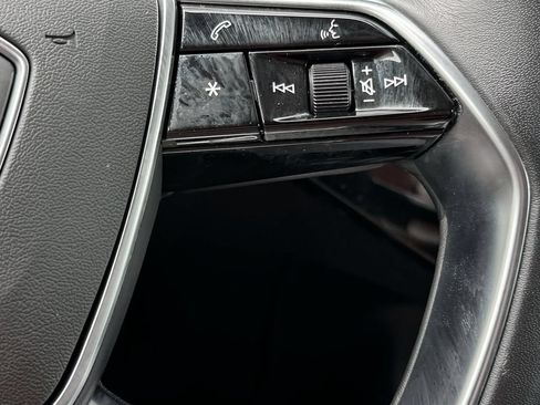 Used 2022 Audi e-tron Premium w/ Convenience Plus Package AWD/4WD image 19