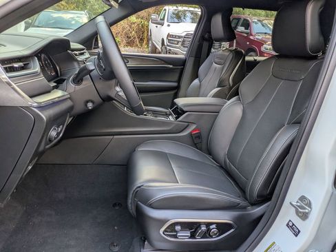 New 2025 Jeep Grand Cherokee L Overland w/ Advanced Protech Group III image 12