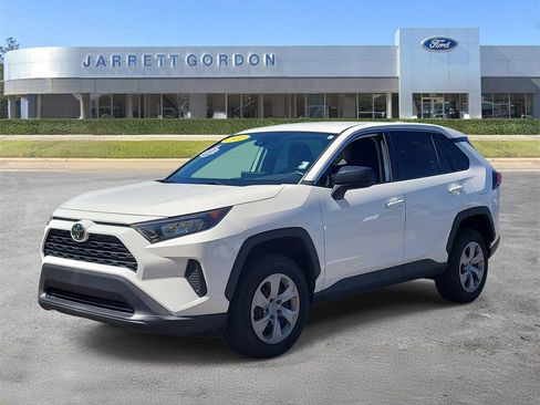 Used 2022 Toyota RAV4 LE image 2