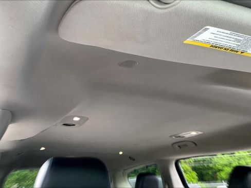 Used 2021 Chrysler Pacifica Touring-L FWD image 26