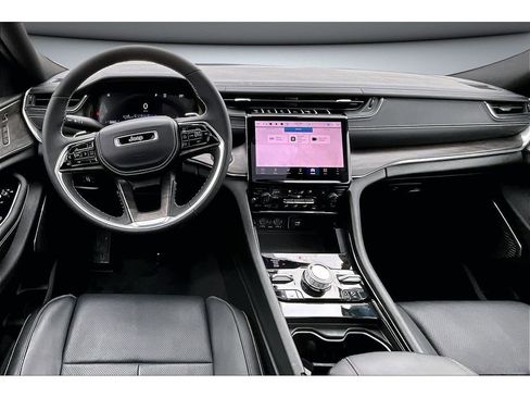 Certified 2025 Jeep Grand Cherokee Overland w/ Luxury Tech Group IV image 6