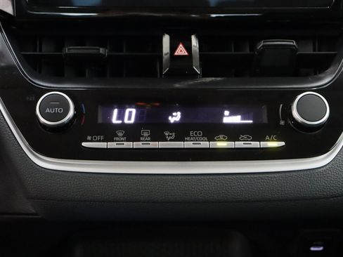Used 2025 Toyota Corolla SE FWD image 18