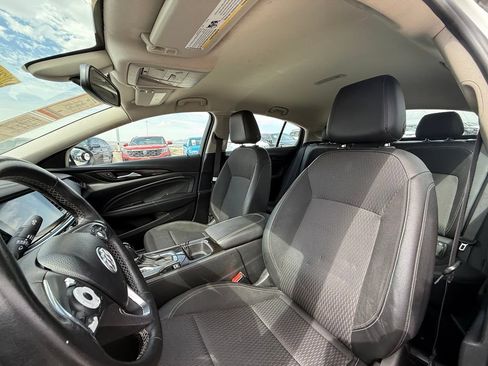 Used 2018 Buick Regal Preferred FWD image 12