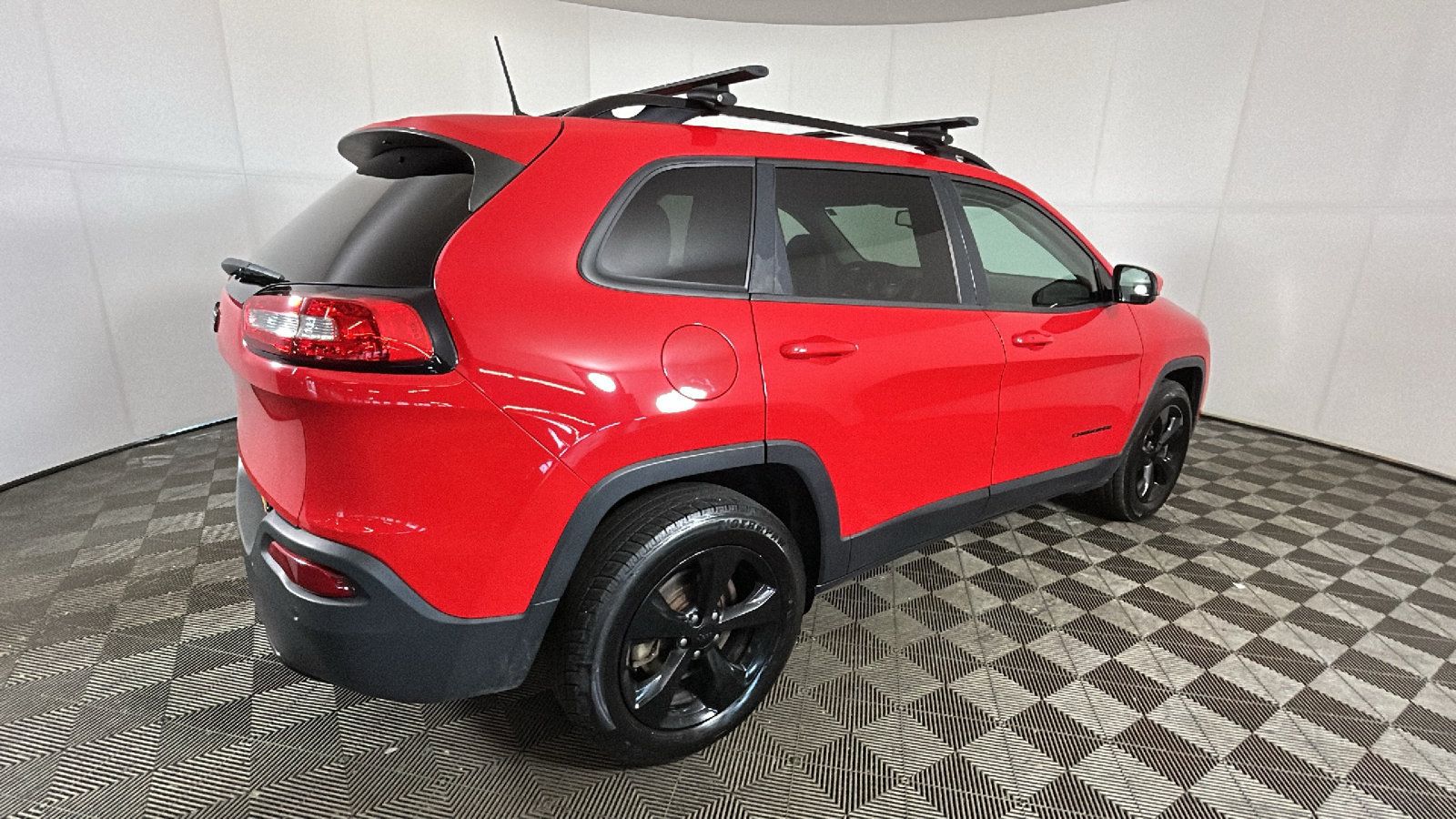 Used 2018 Jeep Cherokee Limited w/ High Altitude Package AWD/4WD image 3