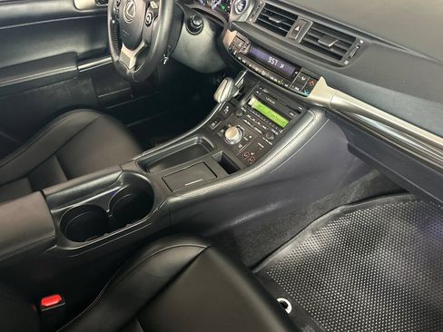 Used 2017 Lexus CT 200h FWD image 13