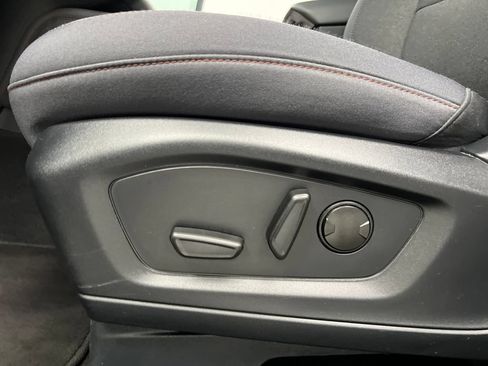 Used 2025 Ford Explorer Active AWD/4WD image 13