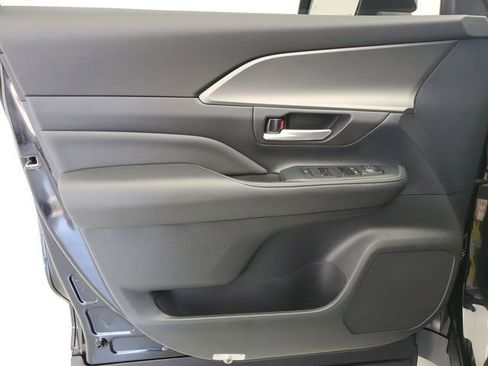 Used 2024 Toyota Grand Highlander XLE image 21