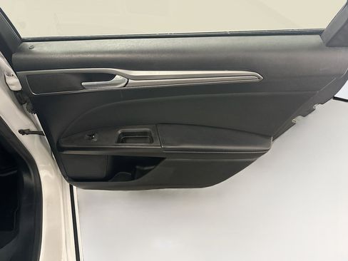 Used 2019 Ford Fusion SE image 31