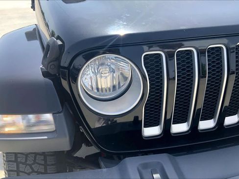 Used 2019 Jeep Wrangler Unlimited Sahara AWD/4WD image 27