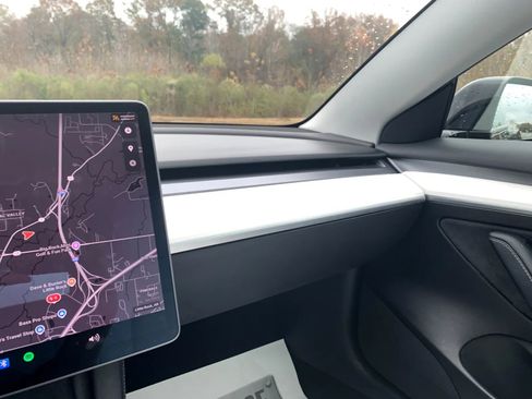 Used 2021 Tesla Model 3 Standard Range Plus image 18